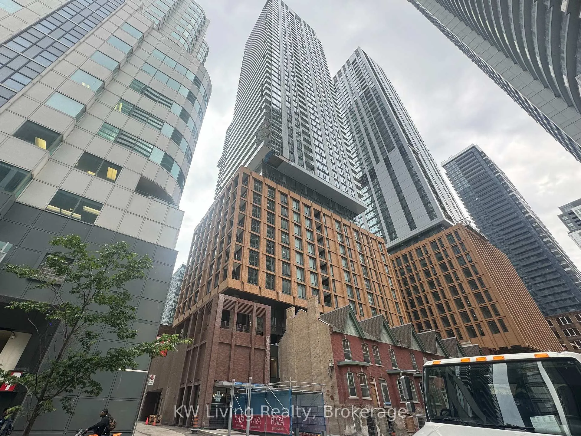 Photo 2 of Unit 613, 8 Widmer Street, Toronto, Waterfront Communities — HOMEH