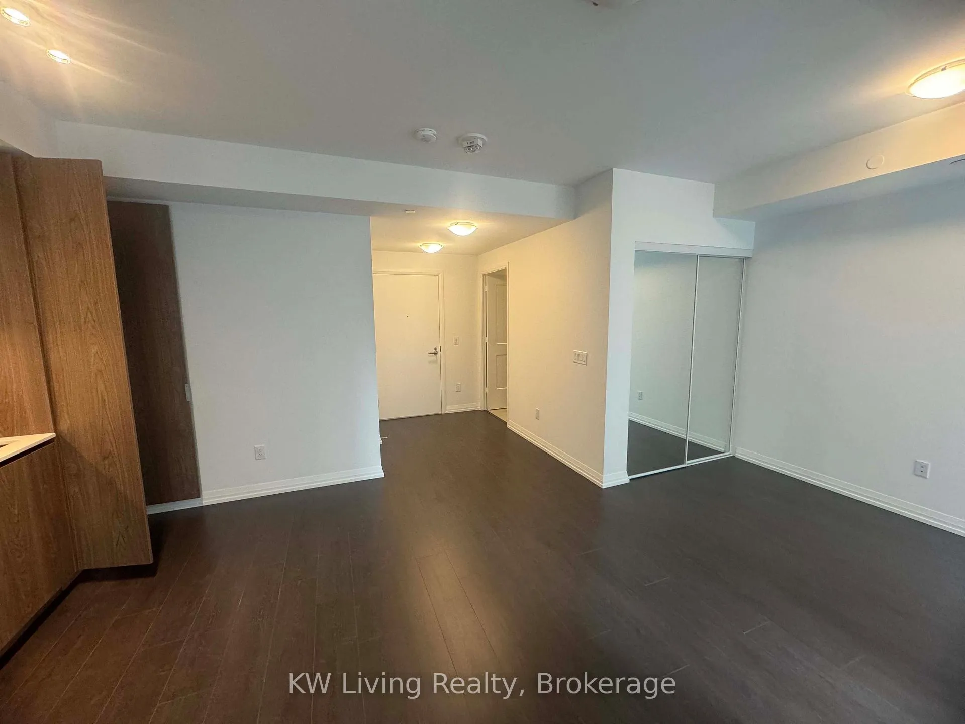 Photo 4 of Unit 613, 8 Widmer Street, Toronto, Waterfront Communities — HOMEH
