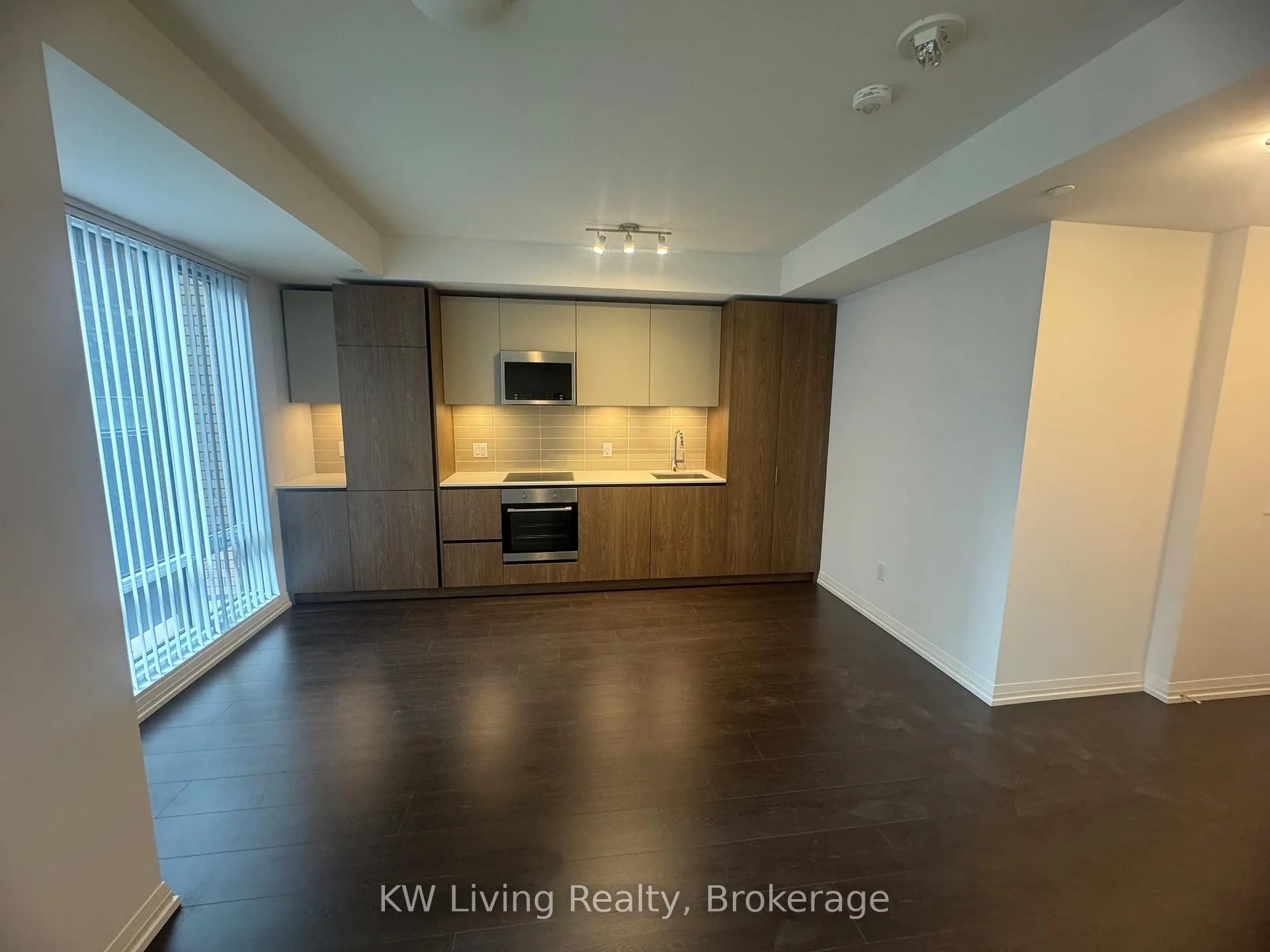Photo 5 of Unit 613, 8 Widmer Street, Toronto, Waterfront Communities — HOMEH