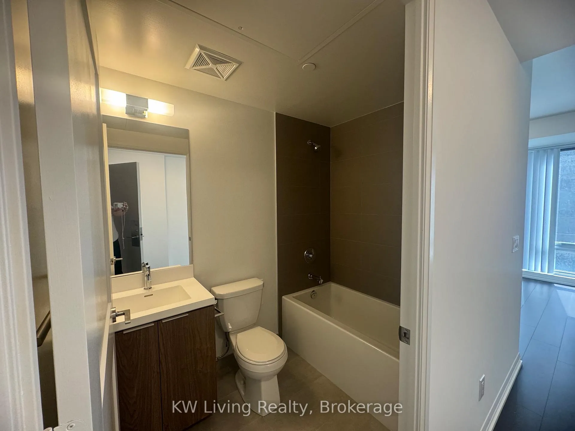 Photo 7 of Unit 613, 8 Widmer Street, Toronto, Waterfront Communities — HOMEH