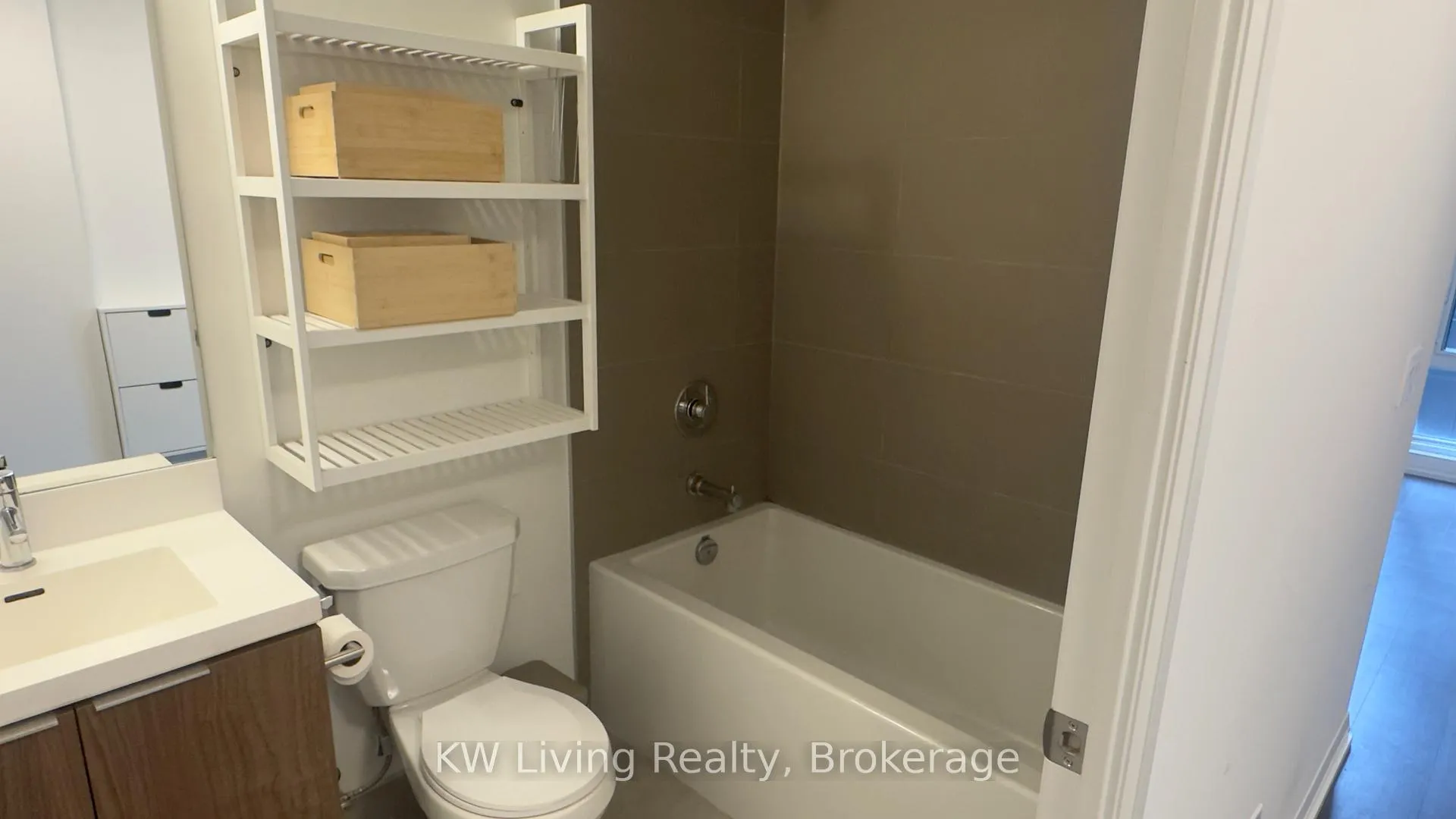 Photo 17 of Unit 613, 8 Widmer Street, Toronto, Waterfront Communities — HOMEH