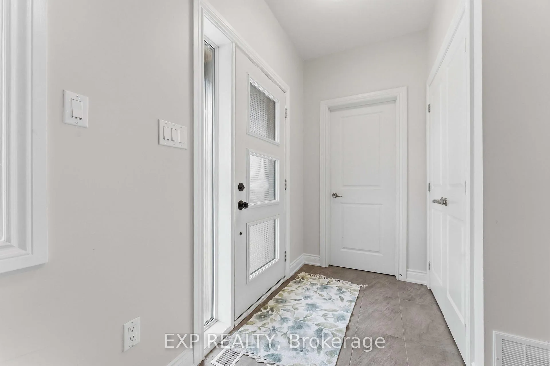 Photo 2 of 979 Admiral Avenue, Ottawa, Carlington — HOMEH