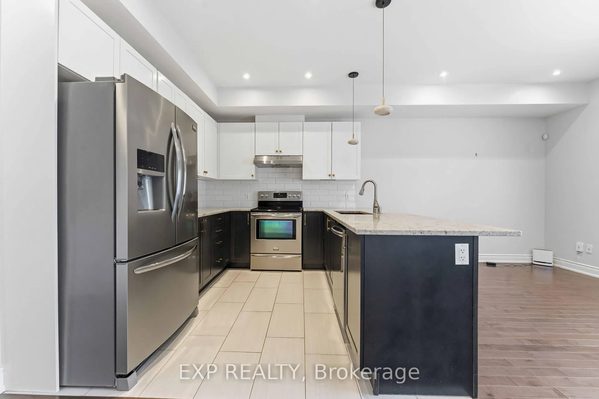 Photo 5 of 979 Admiral Avenue, Ottawa, Carlington — HOMEH