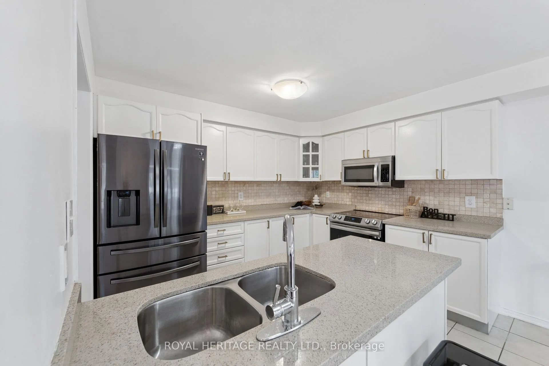 Photo 8 of 40 McNicol Crescent, Ajax, Northeast Ajax — HOMEH