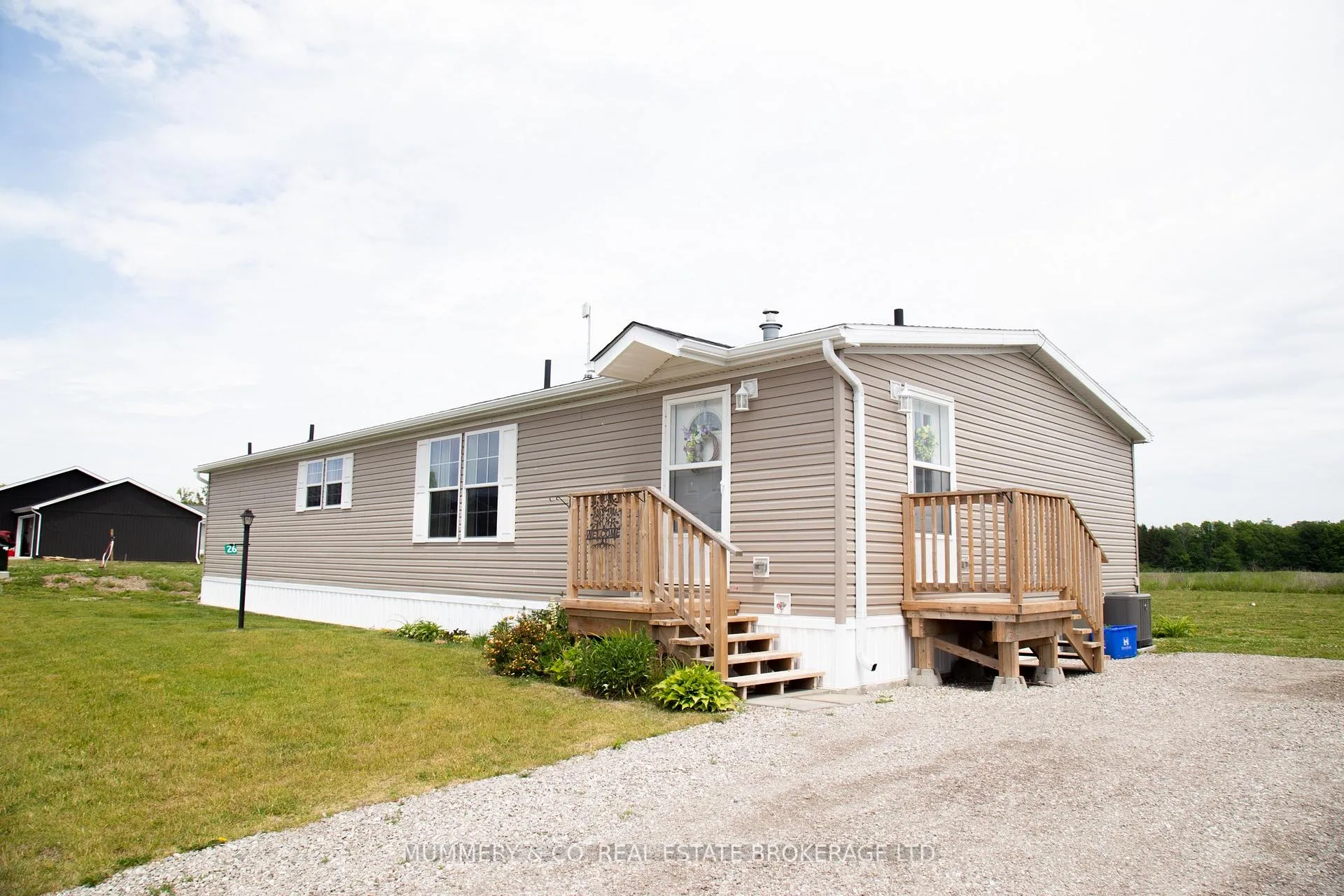 Photo 2 of 26 Hickory Hollow, Haldimand, Nanticoke — HOMEH