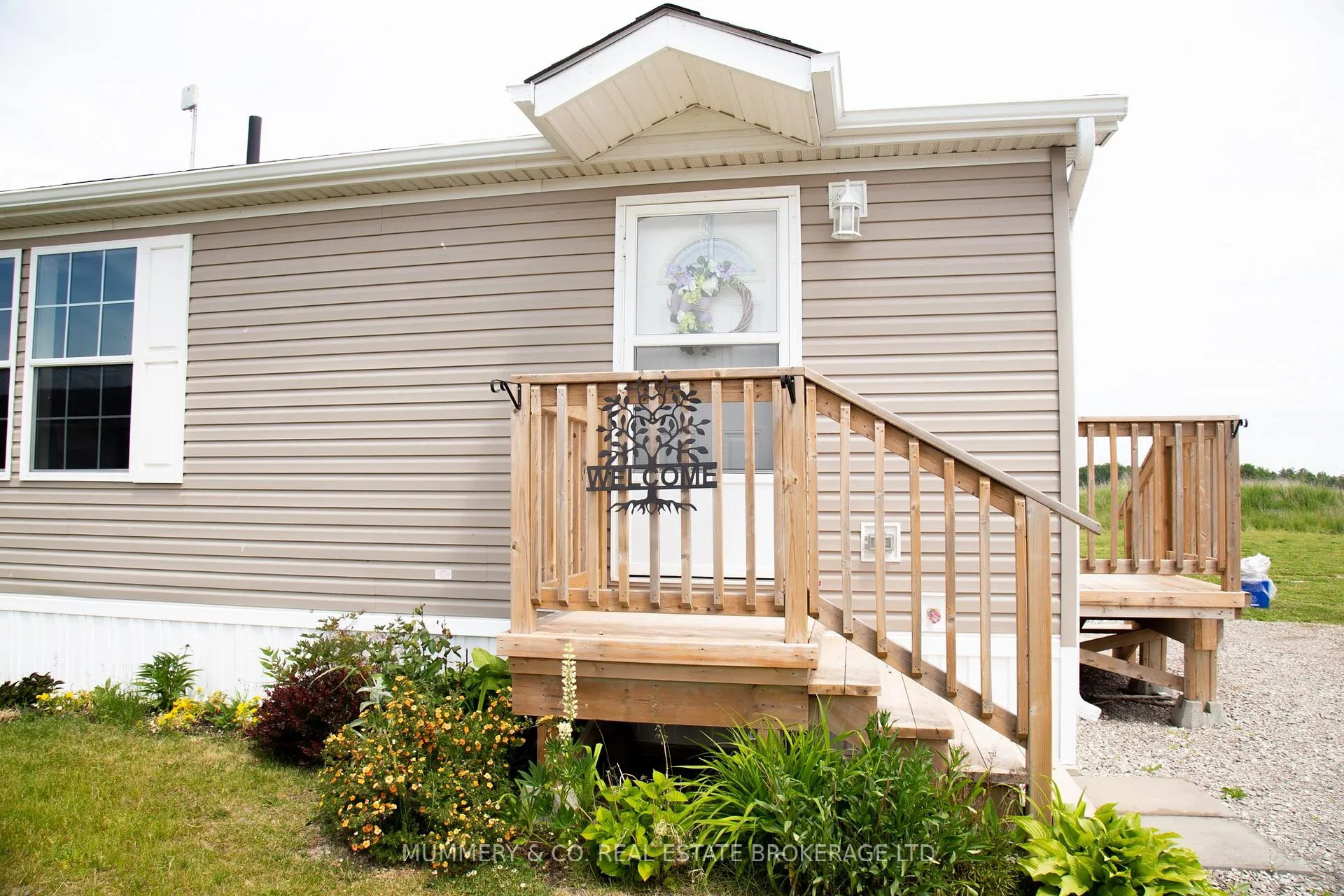 Photo 4 of 26 Hickory Hollow, Haldimand, Nanticoke — HOMEH