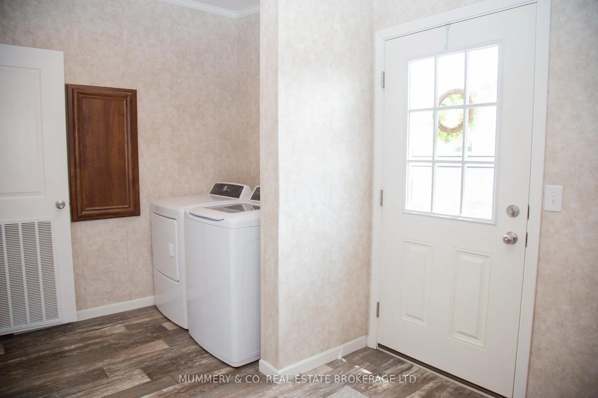 Photo 14 of 26 Hickory Hollow, Haldimand, Nanticoke — HOMEH