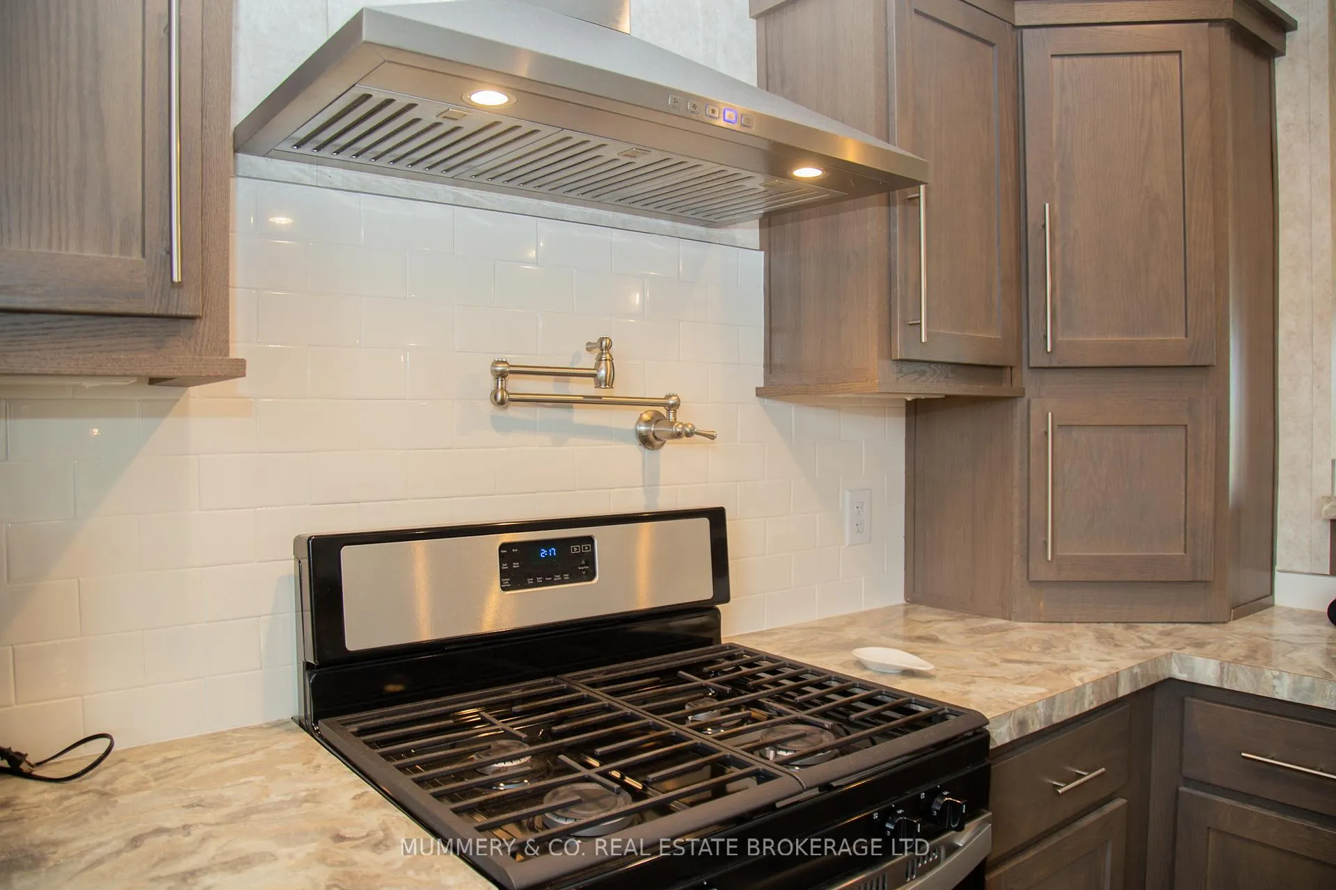 Photo 29 of 26 Hickory Hollow, Haldimand, Nanticoke — HOMEH