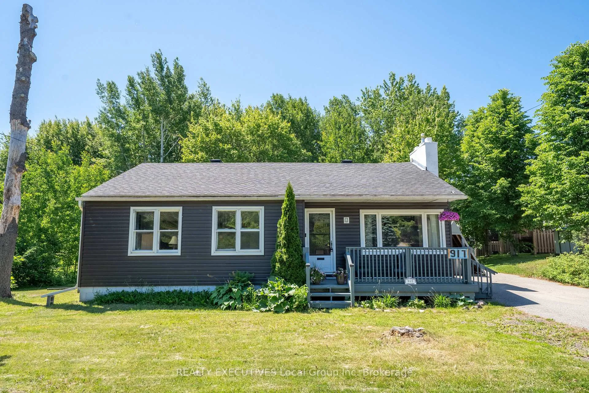 Photo 2 of 917 Lakeshore Drive, North Bay, Ferris — HOMEH