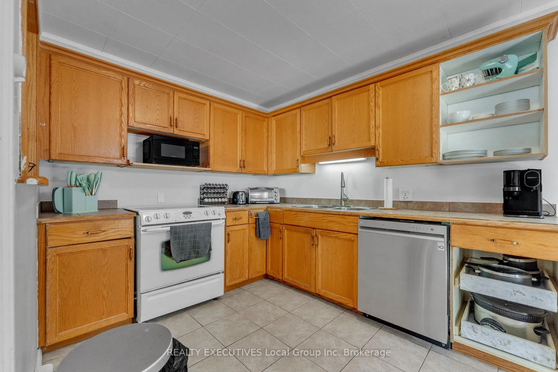 Photo 10 of 917 Lakeshore Drive, North Bay, Ferris — HOMEH