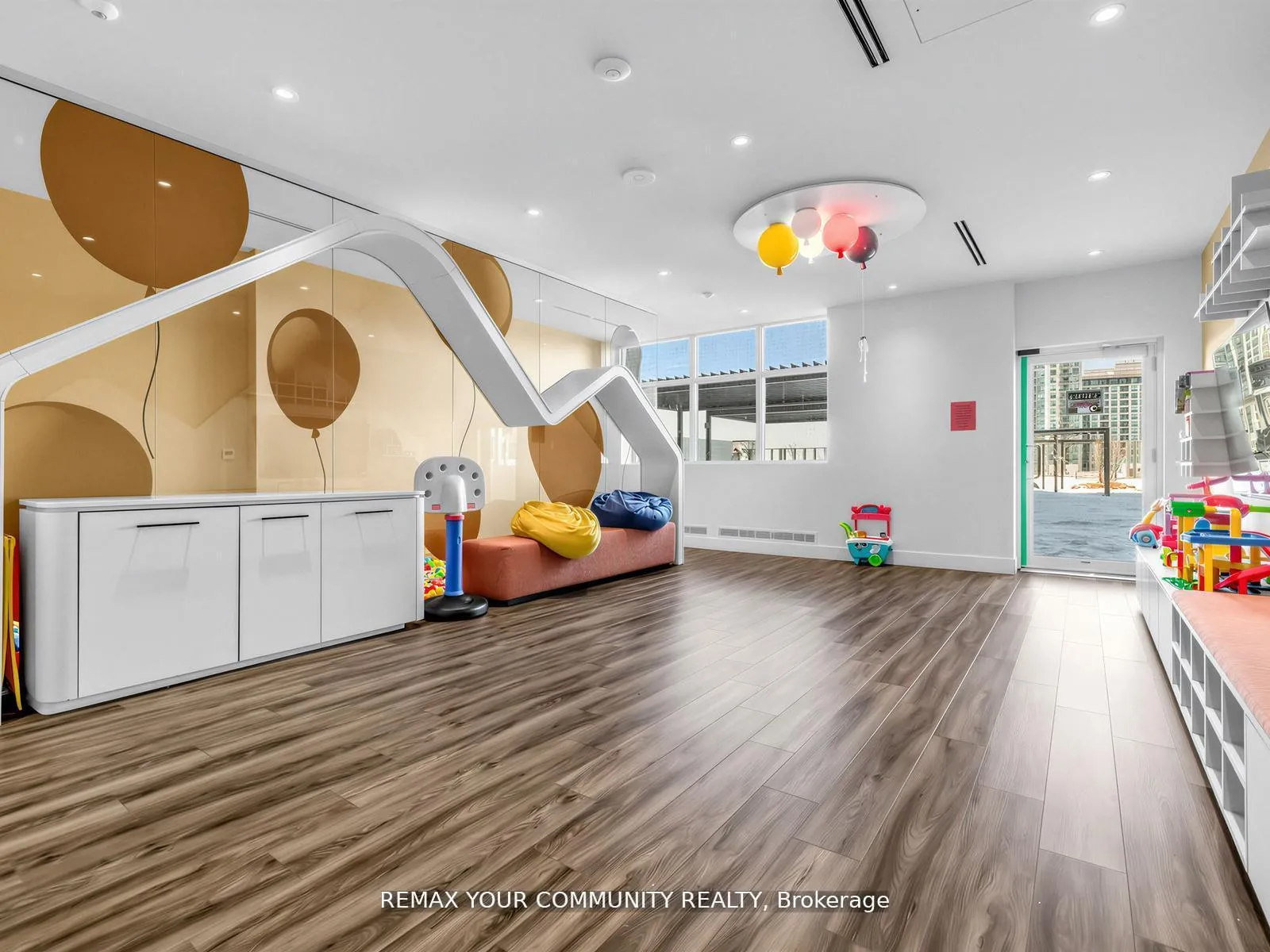 Photo 22 of Unit 1510, 30 Upper Mall Way, Vaughan, Brownridge — HOMEH