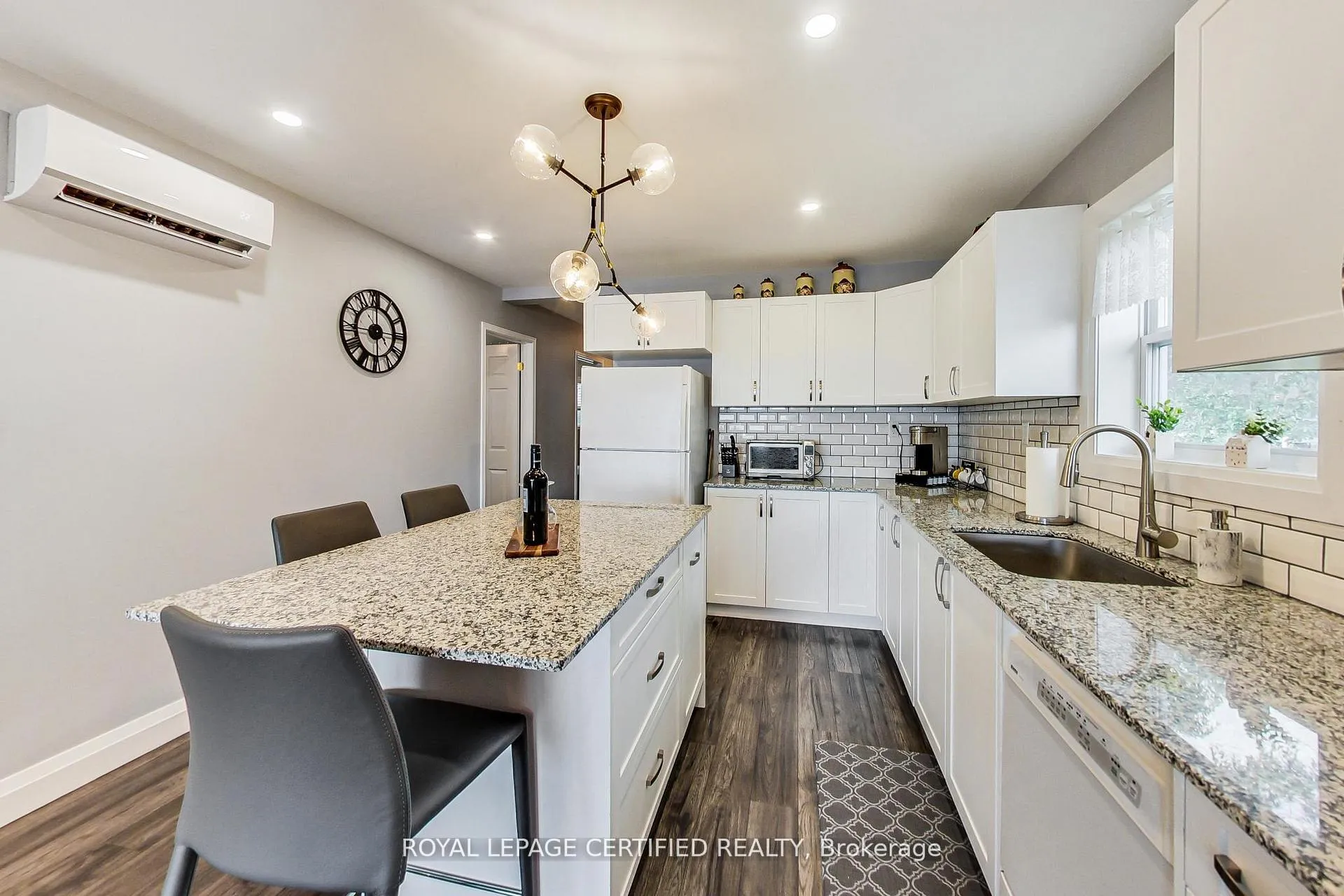 Photo 16 of 69 Olive Crescent, Orillia — HOMEH
