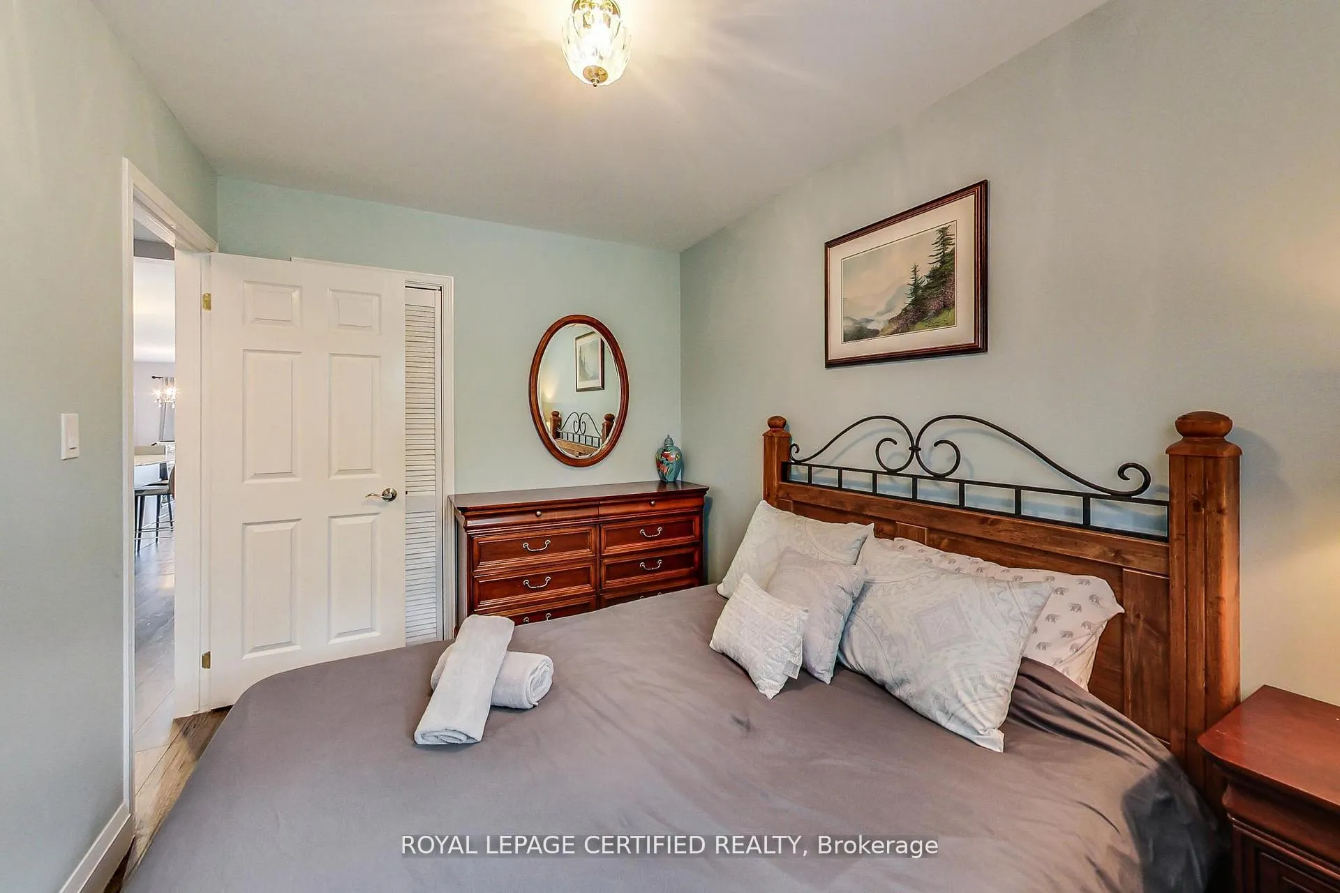 Photo 22 of 69 Olive Crescent, Orillia — HOMEH