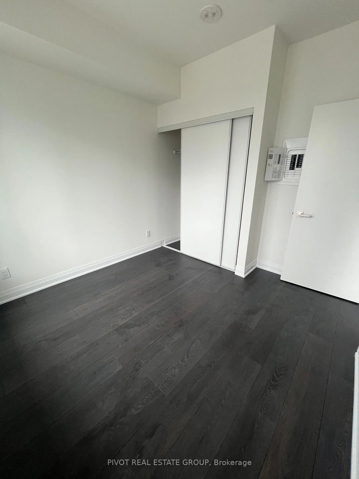 Photo 6 of Unit 1606, 4015 The Exchange, Mississauga, City Centre — HOMEH