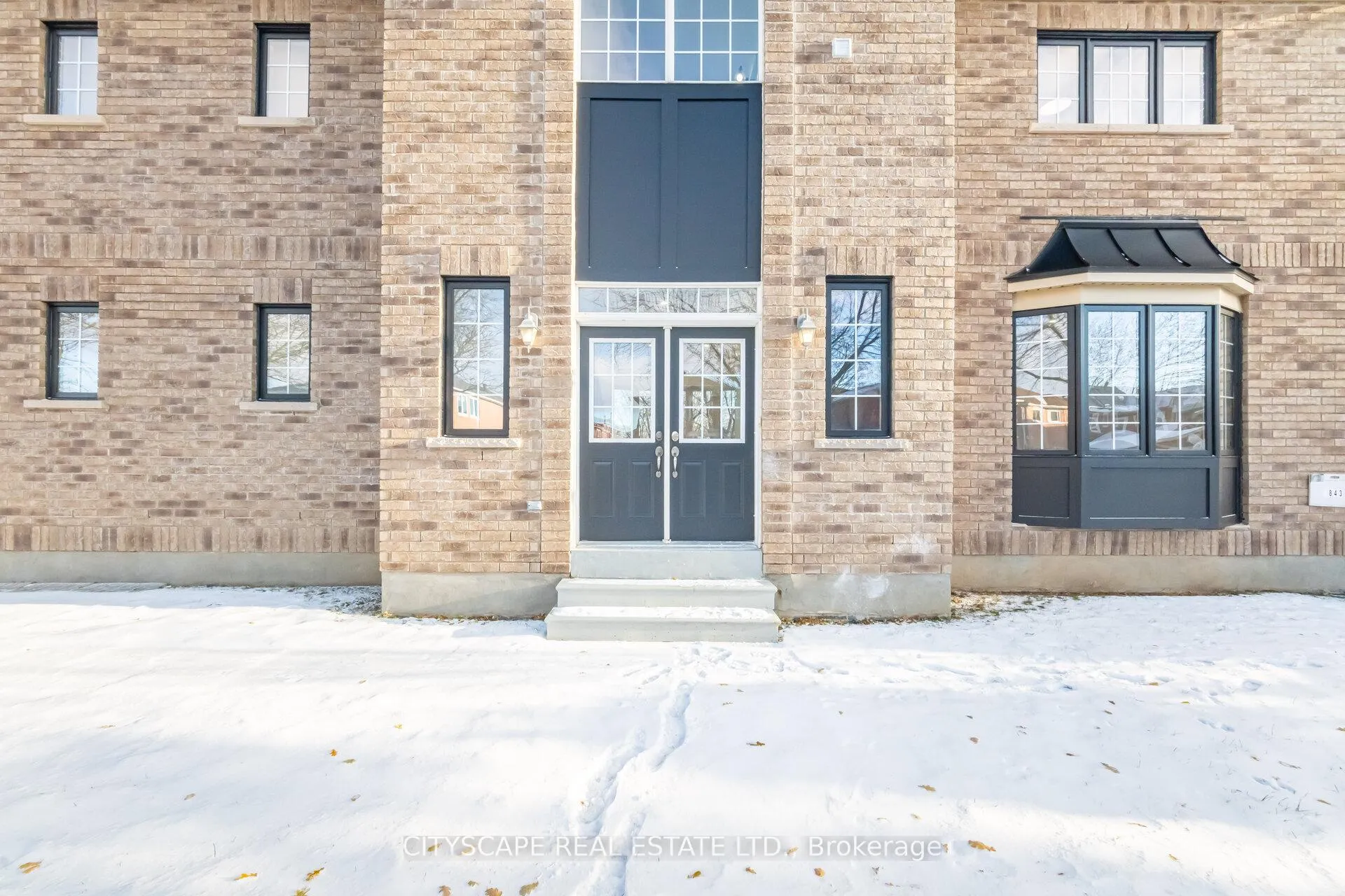 Photo 2 of 5843 Prairie Circle, Mississauga, Lisgar — HOMEH