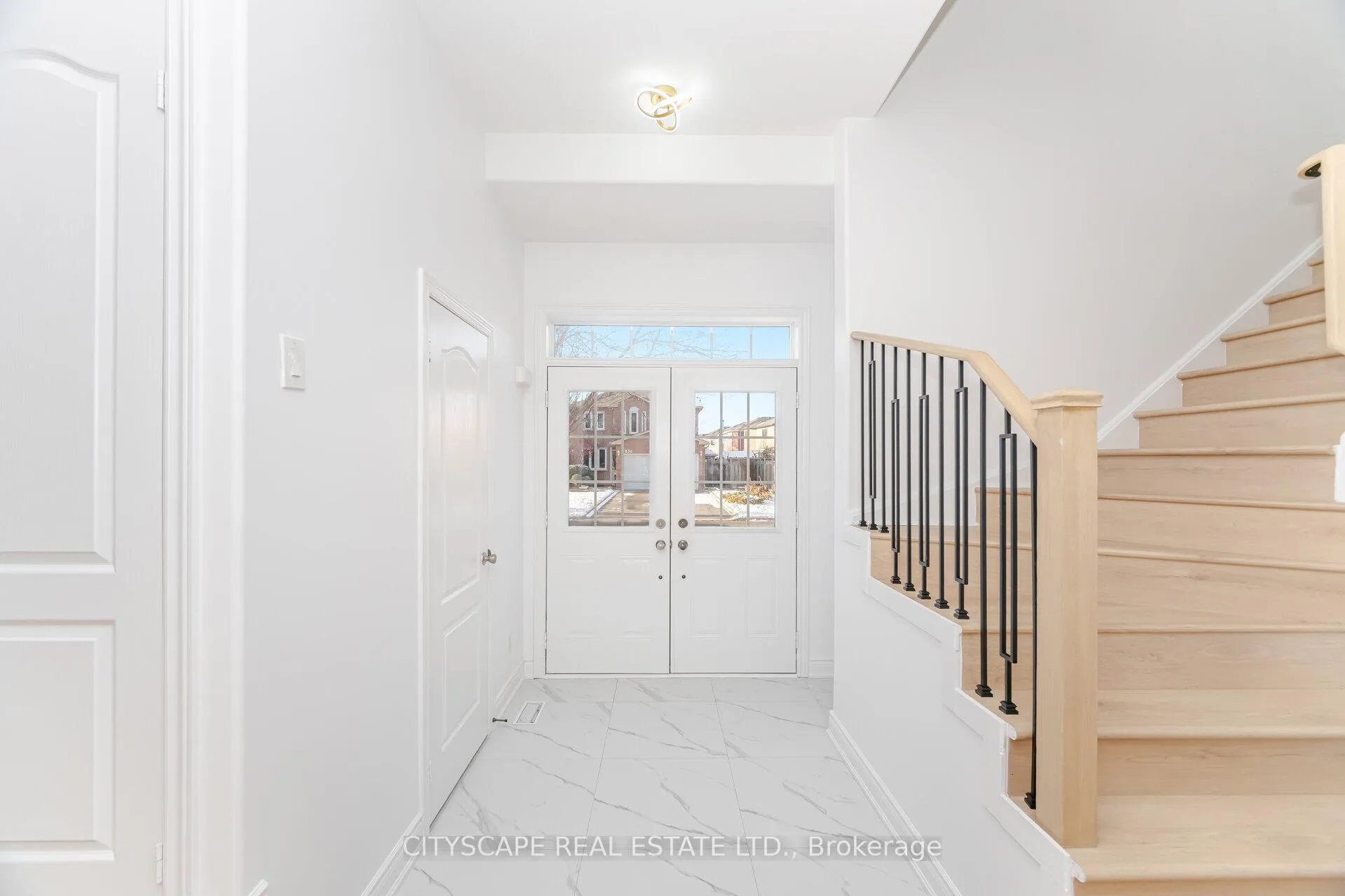 Photo 3 of 5843 Prairie Circle, Mississauga, Lisgar — HOMEH