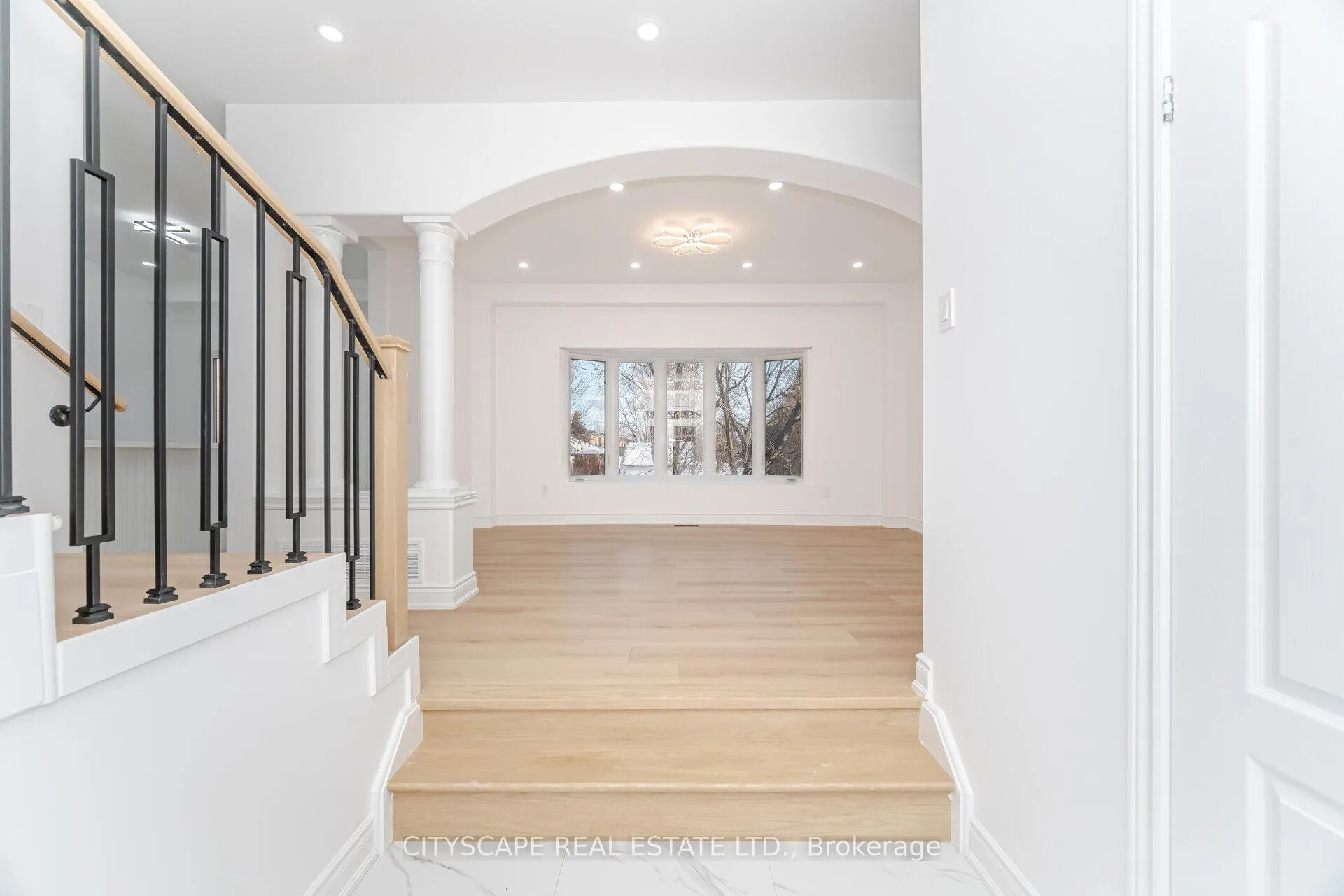 Photo 4 of 5843 Prairie Circle, Mississauga, Lisgar — HOMEH