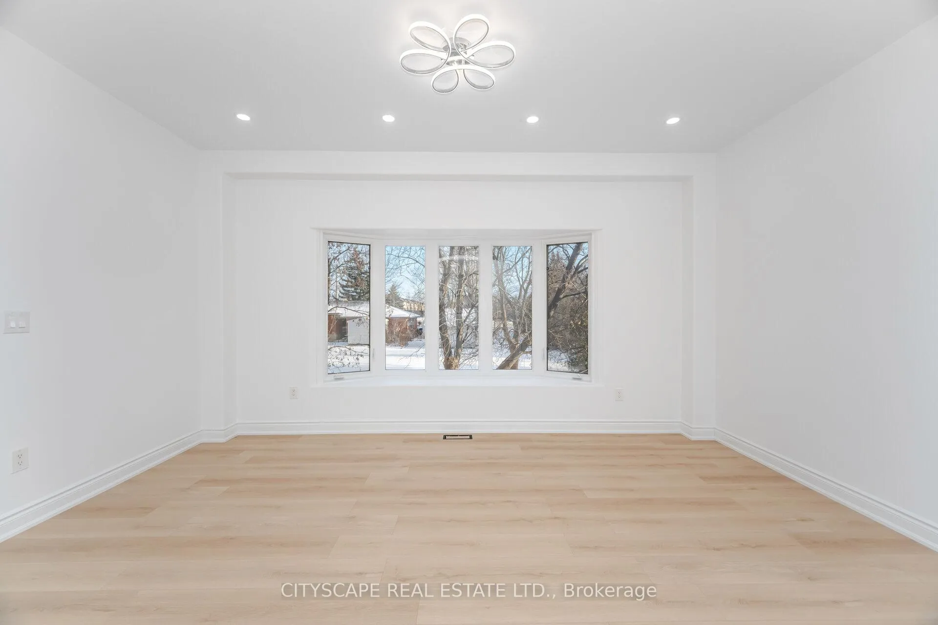 Photo 5 of 5843 Prairie Circle, Mississauga, Lisgar — HOMEH