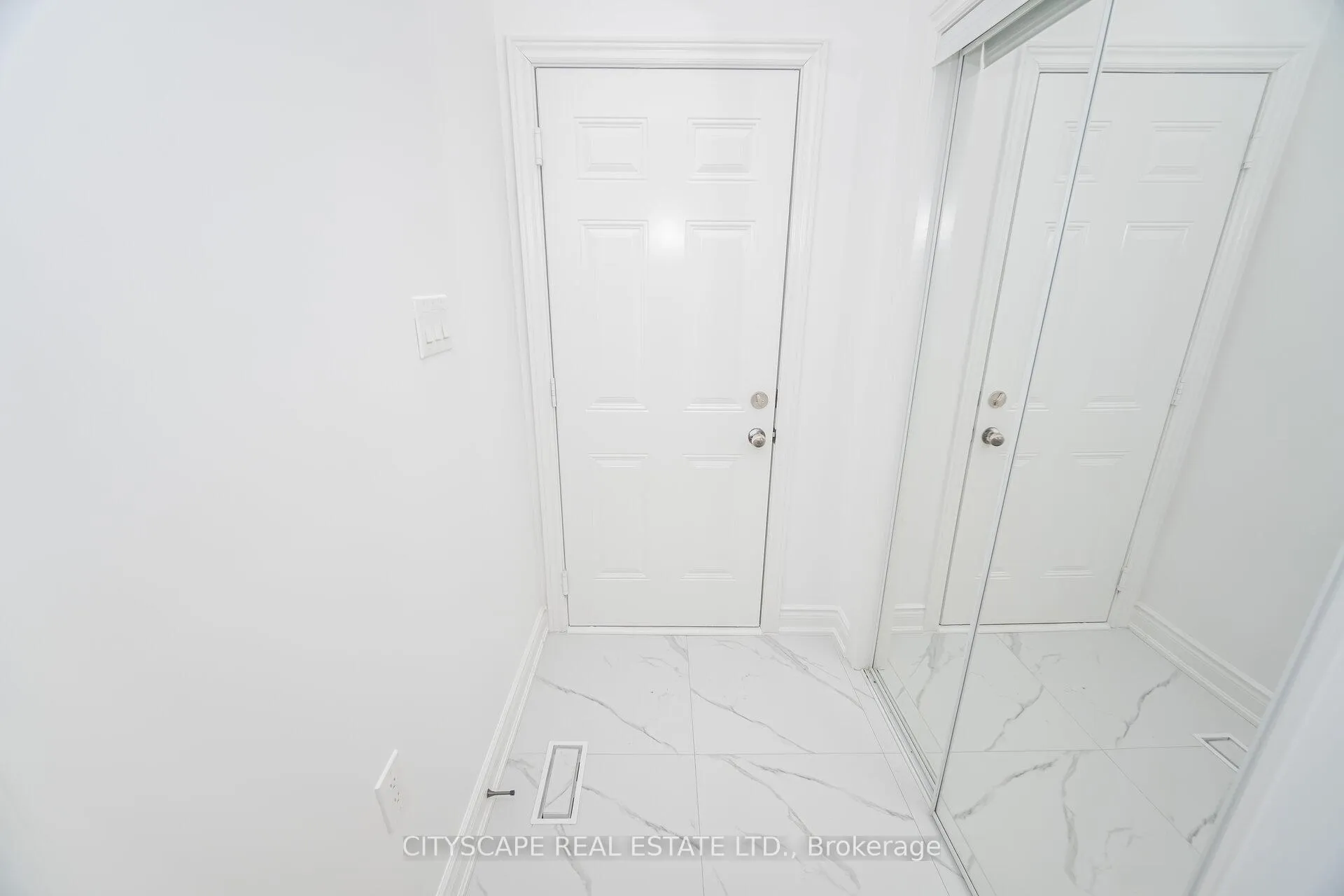 Photo 16 of 5843 Prairie Circle, Mississauga, Lisgar — HOMEH