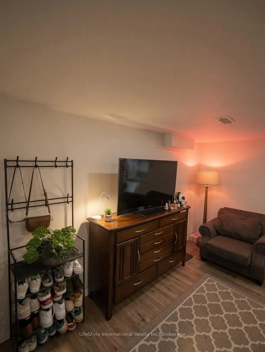 Photo 5 of 76 Summit Ridge Road, Guelph, Grange Road — HOMEH