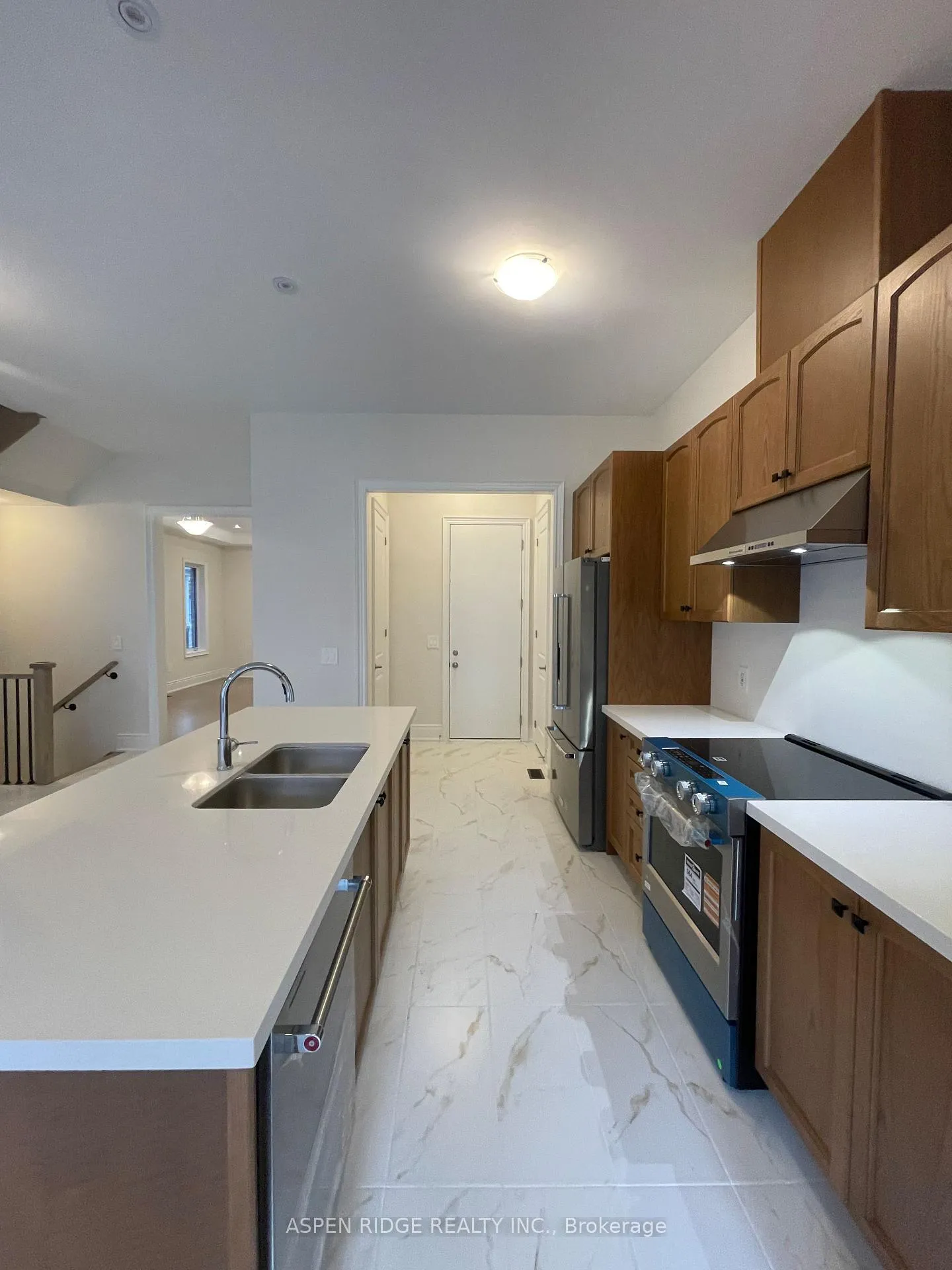 Photo 5 of 197 Leslie Richards Street, Markham, Rural Markham — HOMEH