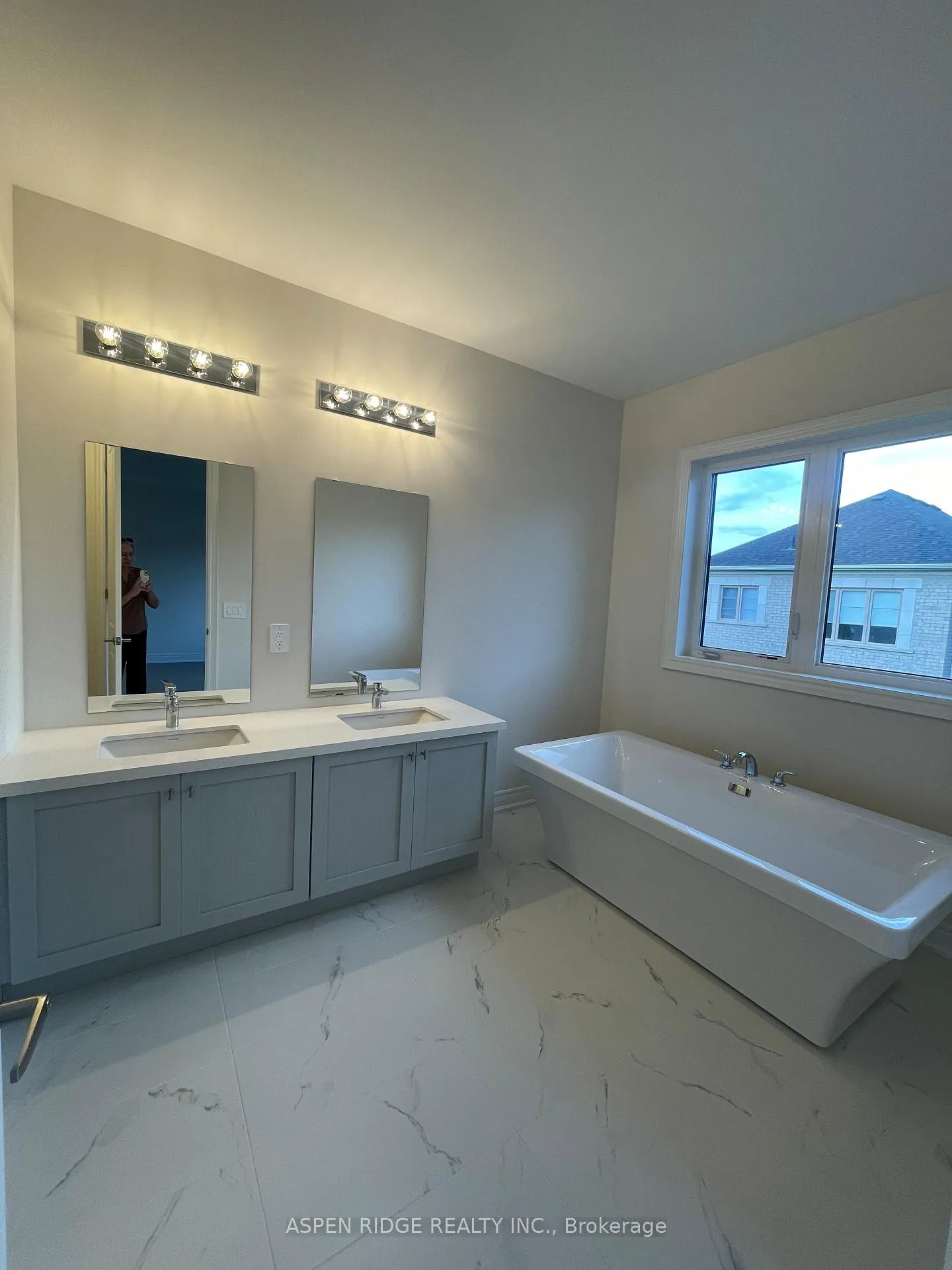 Photo 12 of 197 Leslie Richards Street, Markham, Rural Markham — HOMEH