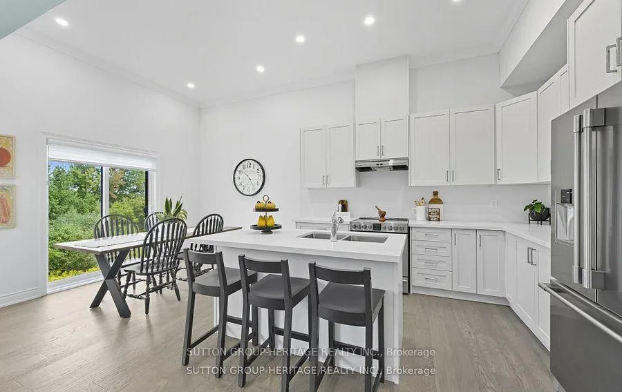 Photo 13 of 25 Ballinger Way, Uxbridge — HOMEH