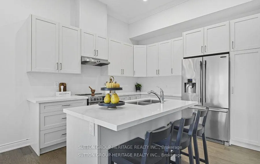 Photo 14 of 25 Ballinger Way, Uxbridge — HOMEH