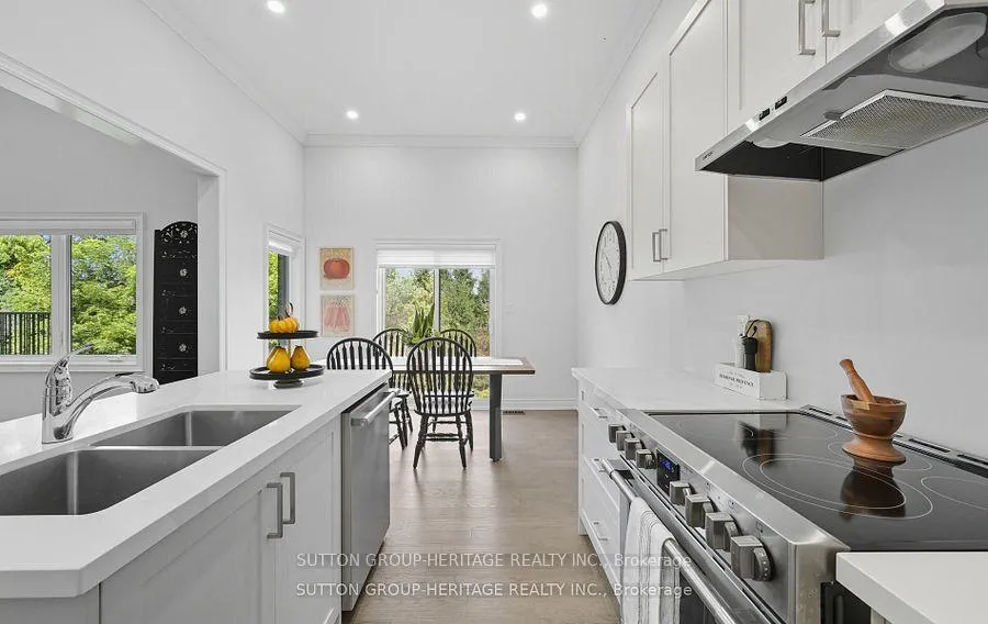 Photo 17 of 25 Ballinger Way, Uxbridge — HOMEH