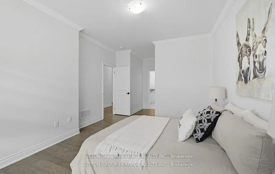Photo 23 of 25 Ballinger Way, Uxbridge — HOMEH