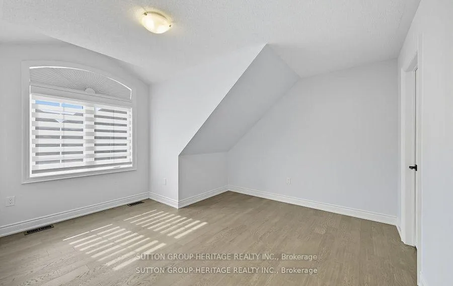Photo 35 of 25 Ballinger Way, Uxbridge — HOMEH