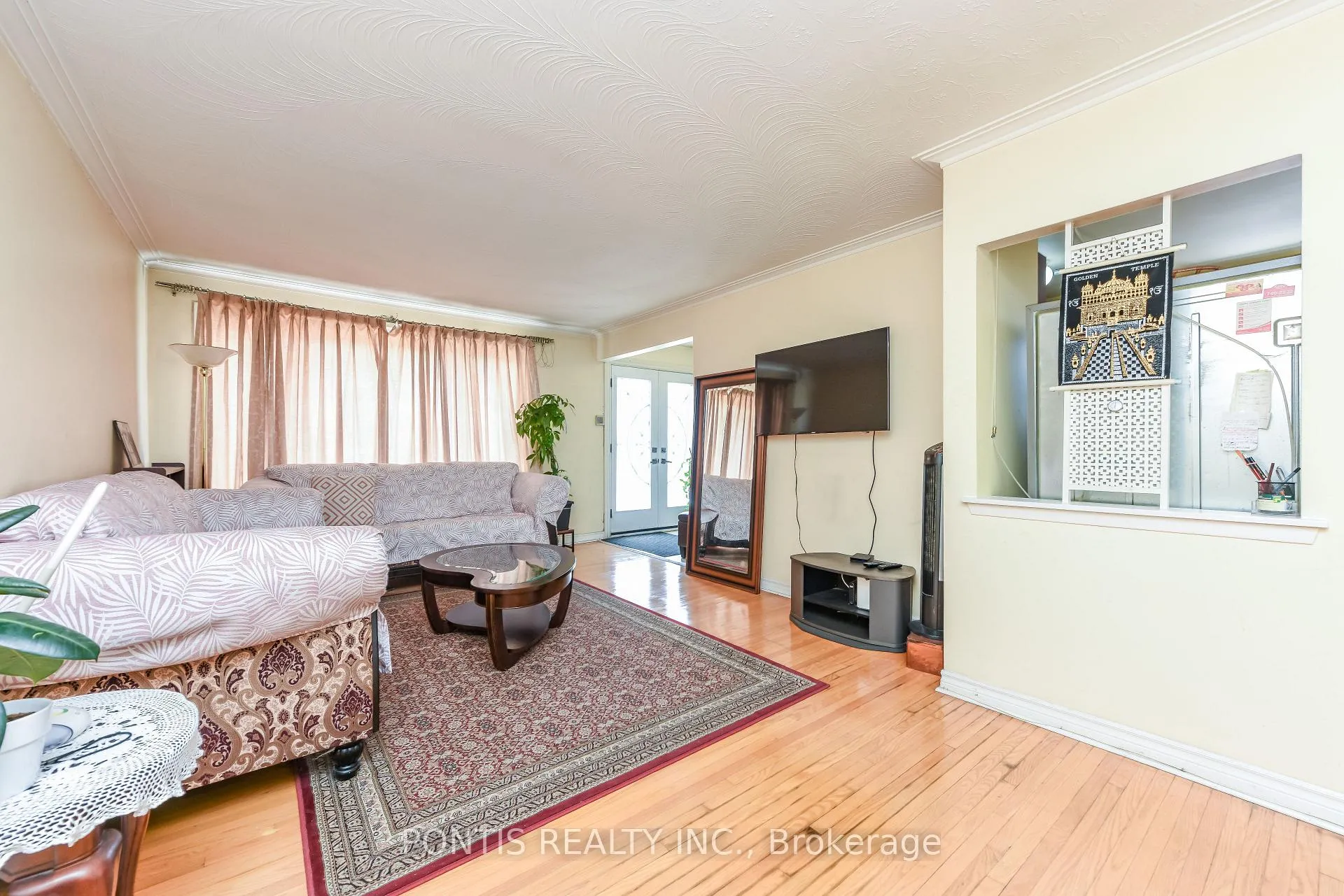 Photo 6 of 4 Hasbrooke Drive, North York, Humber Summit — HOMEH