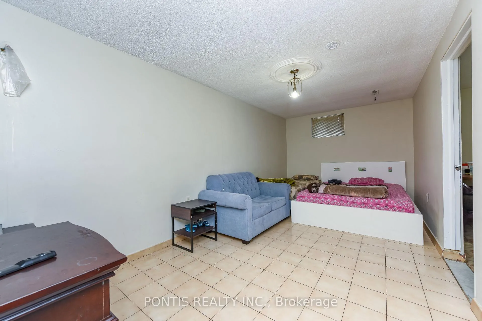 Photo 13 of 4 Hasbrooke Drive, North York, Humber Summit — HOMEH
