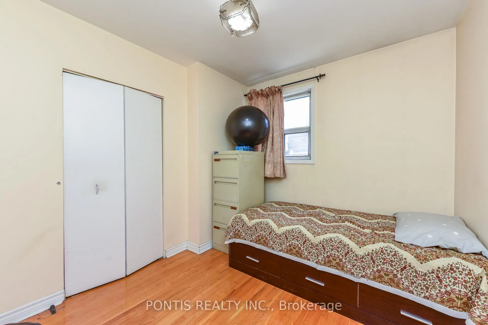 Photo 14 of 4 Hasbrooke Drive, North York, Humber Summit — HOMEH