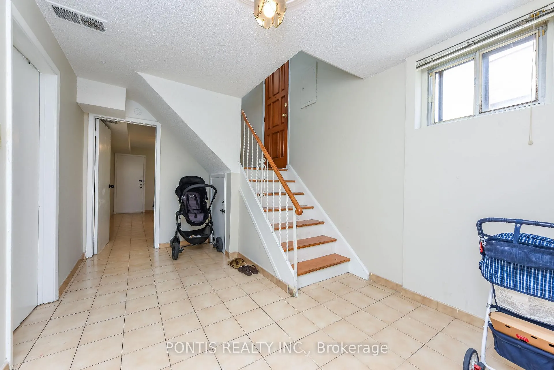 Photo 15 of 4 Hasbrooke Drive, North York, Humber Summit — HOMEH