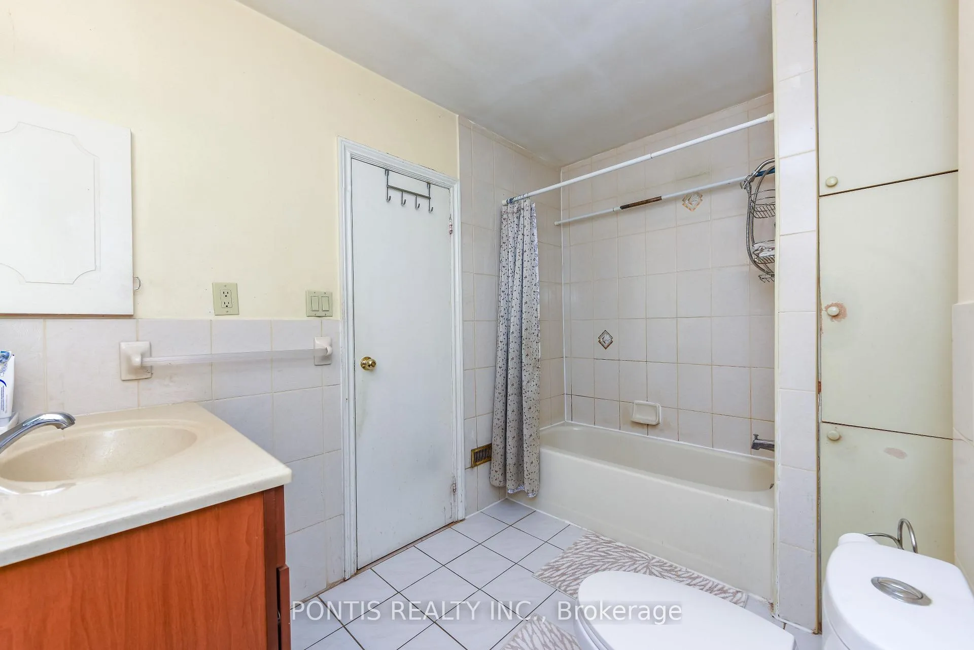 Photo 32 of 4 Hasbrooke Drive, North York, Humber Summit — HOMEH