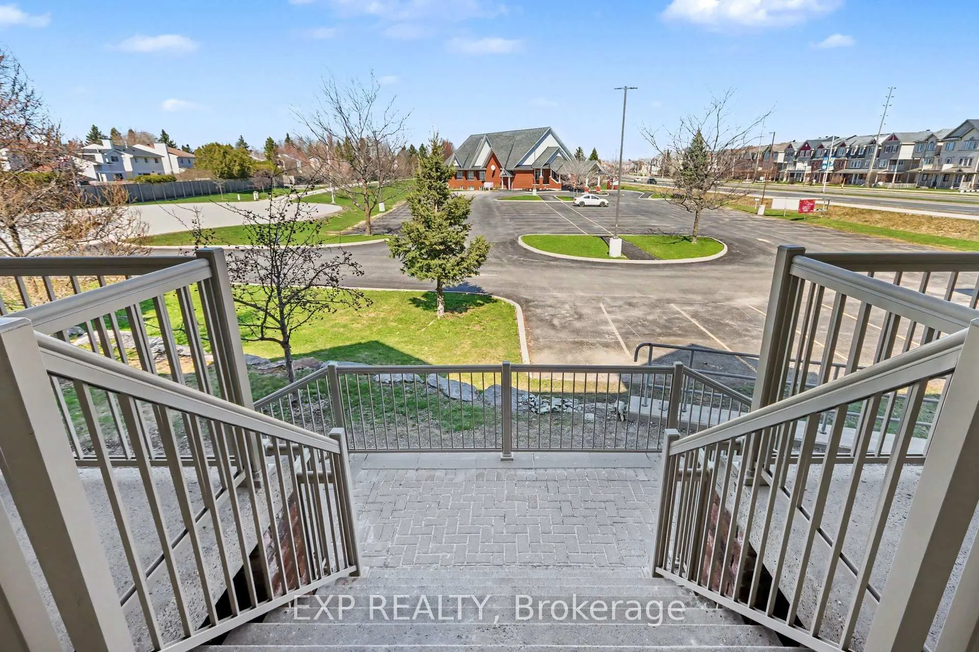 Photo 4 of Unit J, 135 Harthill Way, Ottawa, Barrhaven - Heritage Park — HOMEH