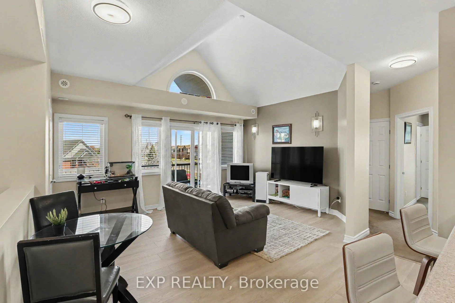 Photo 8 of Unit J, 135 Harthill Way, Ottawa, Barrhaven - Heritage Park — HOMEH
