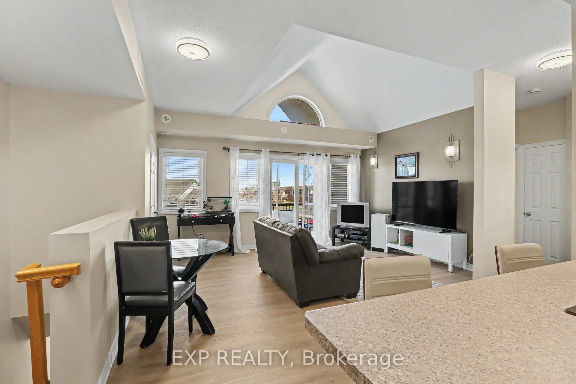Photo 9 of Unit J, 135 Harthill Way, Ottawa, Barrhaven - Heritage Park — HOMEH