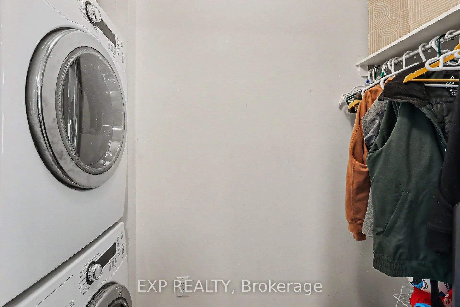 Photo 14 of Unit J, 135 Harthill Way, Ottawa, Barrhaven - Heritage Park — HOMEH