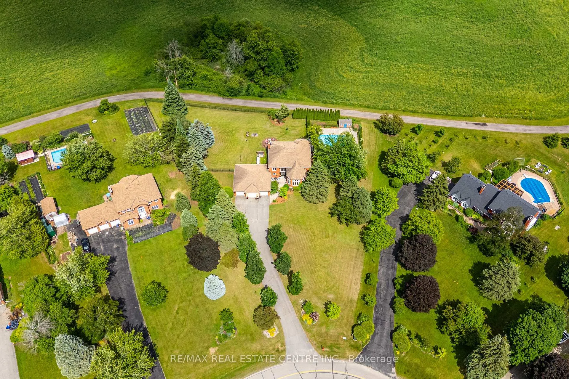 Photo 3 of 20 Shortill Road, Halton Hills, Rural Halton Hills — HOMEH