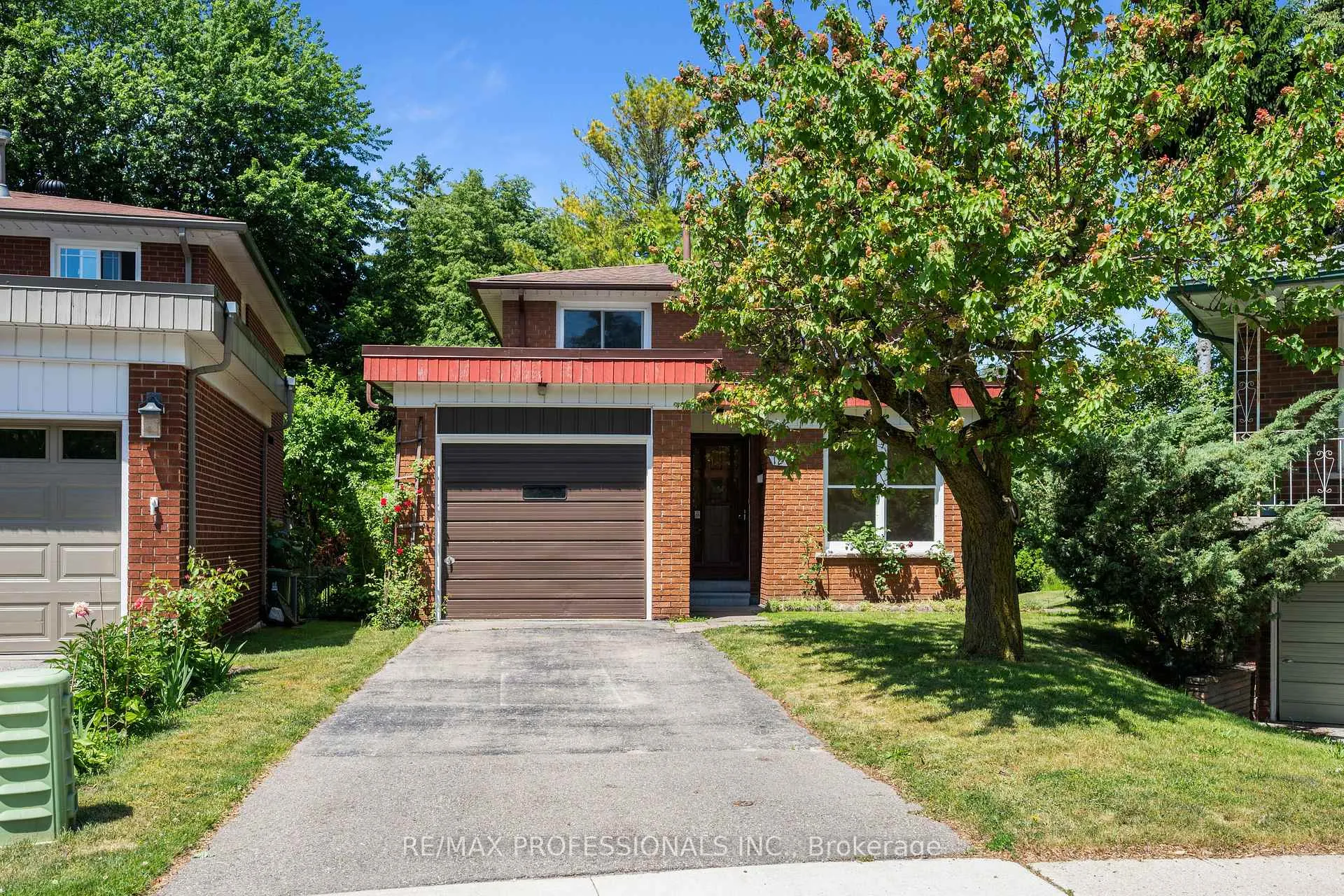 Photo 1 of 12 Ormskirk Court, Toronto, High Park-Swansea — HOMEH