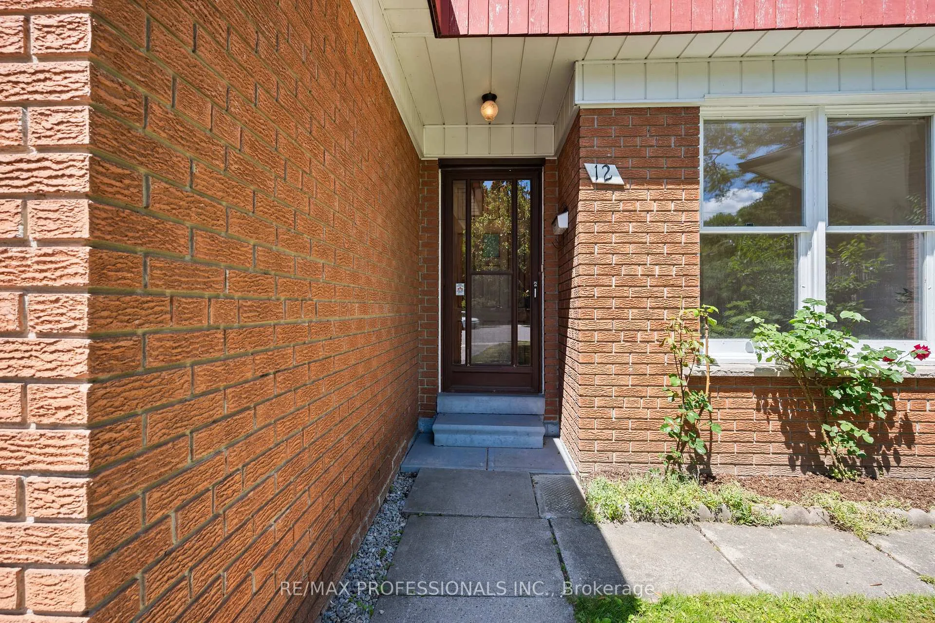 Photo 3 of 12 Ormskirk Court, Toronto, High Park-Swansea — HOMEH