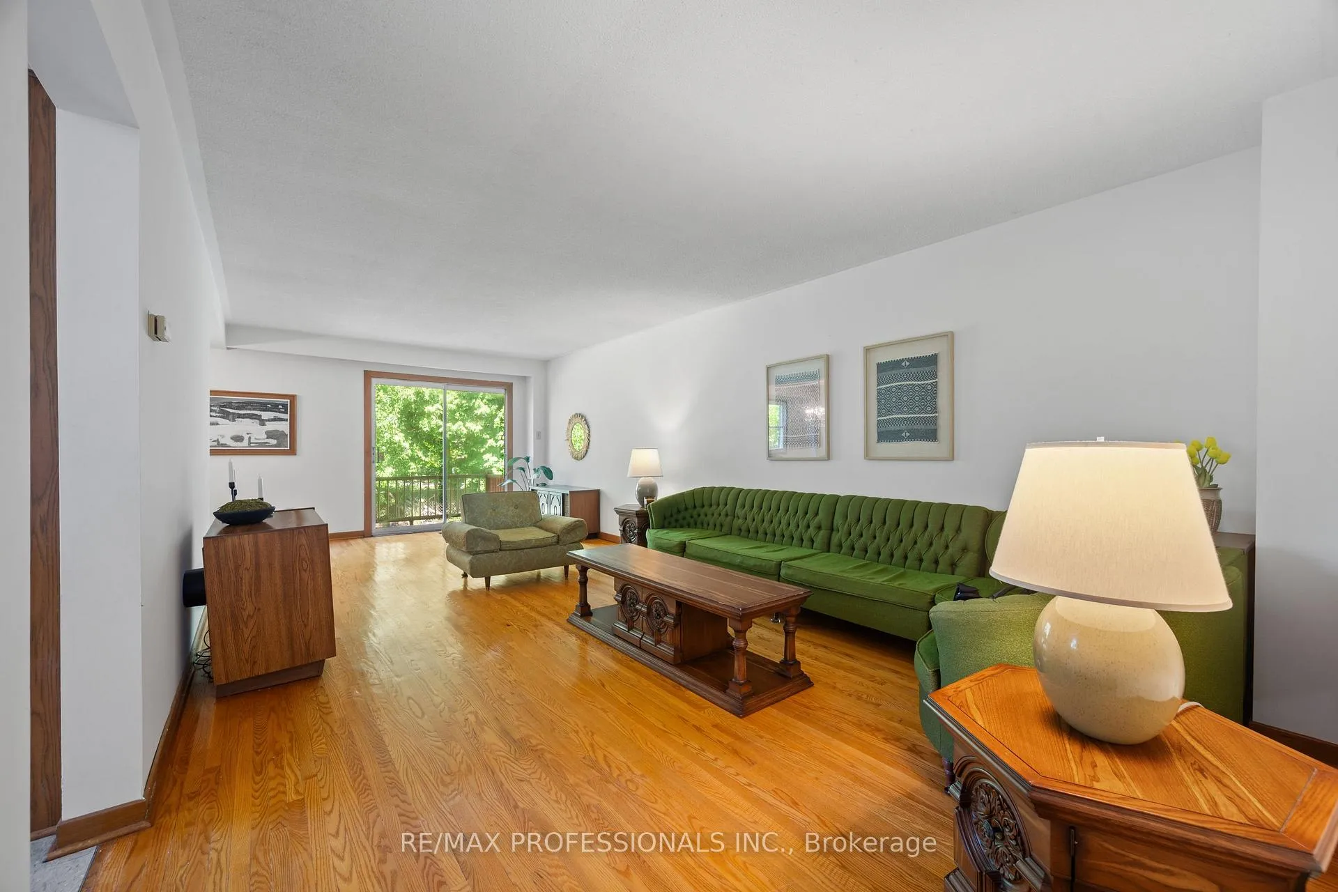 Photo 8 of 12 Ormskirk Court, Toronto, High Park-Swansea — HOMEH