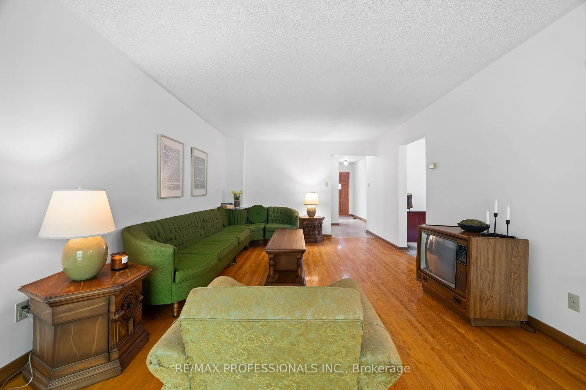 Photo 10 of 12 Ormskirk Court, Toronto, High Park-Swansea — HOMEH