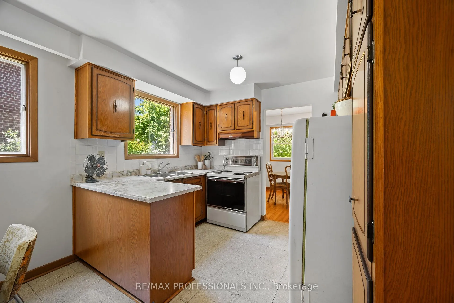 Photo 19 of 12 Ormskirk Court, Toronto, High Park-Swansea — HOMEH