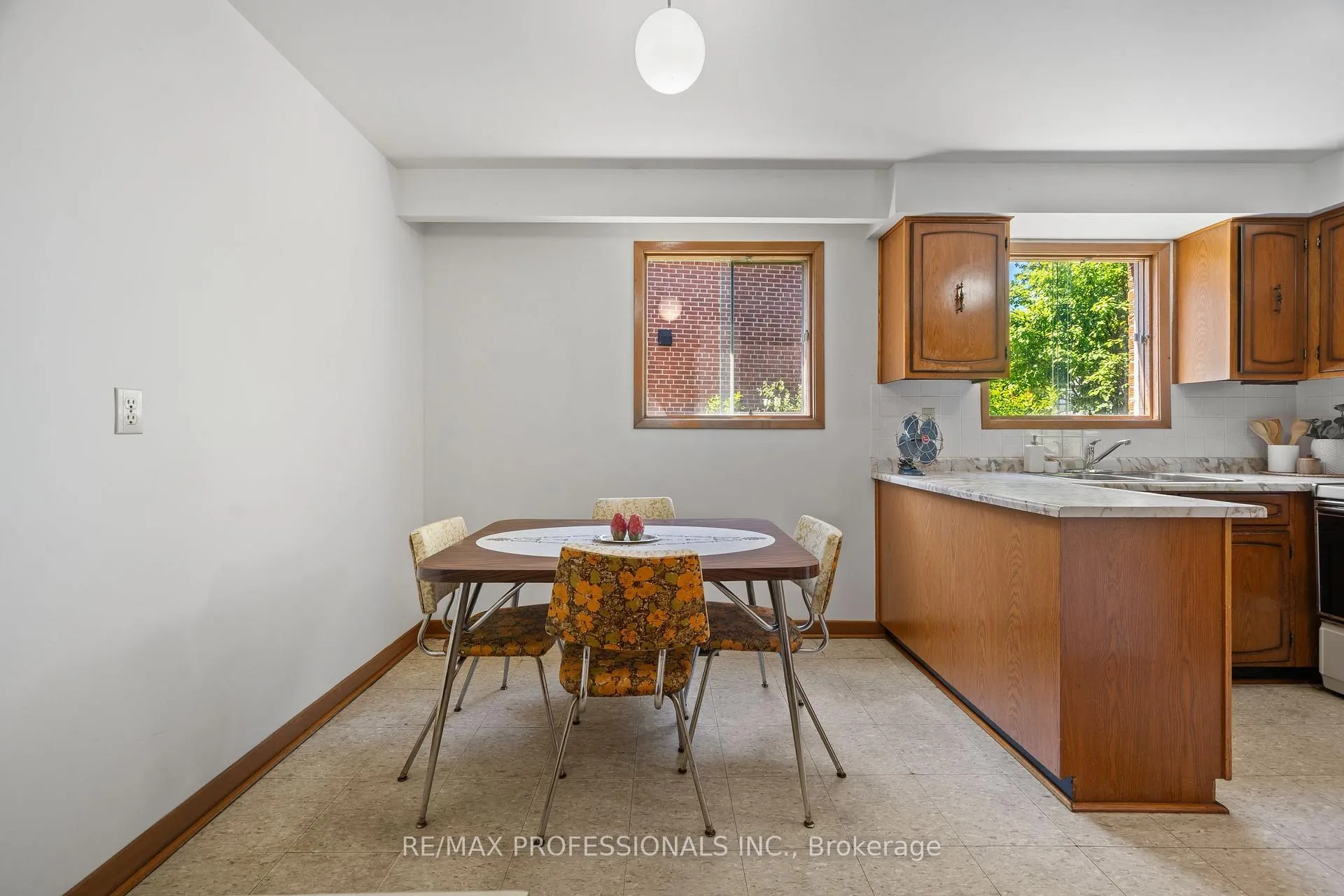 Photo 22 of 12 Ormskirk Court, Toronto, High Park-Swansea — HOMEH