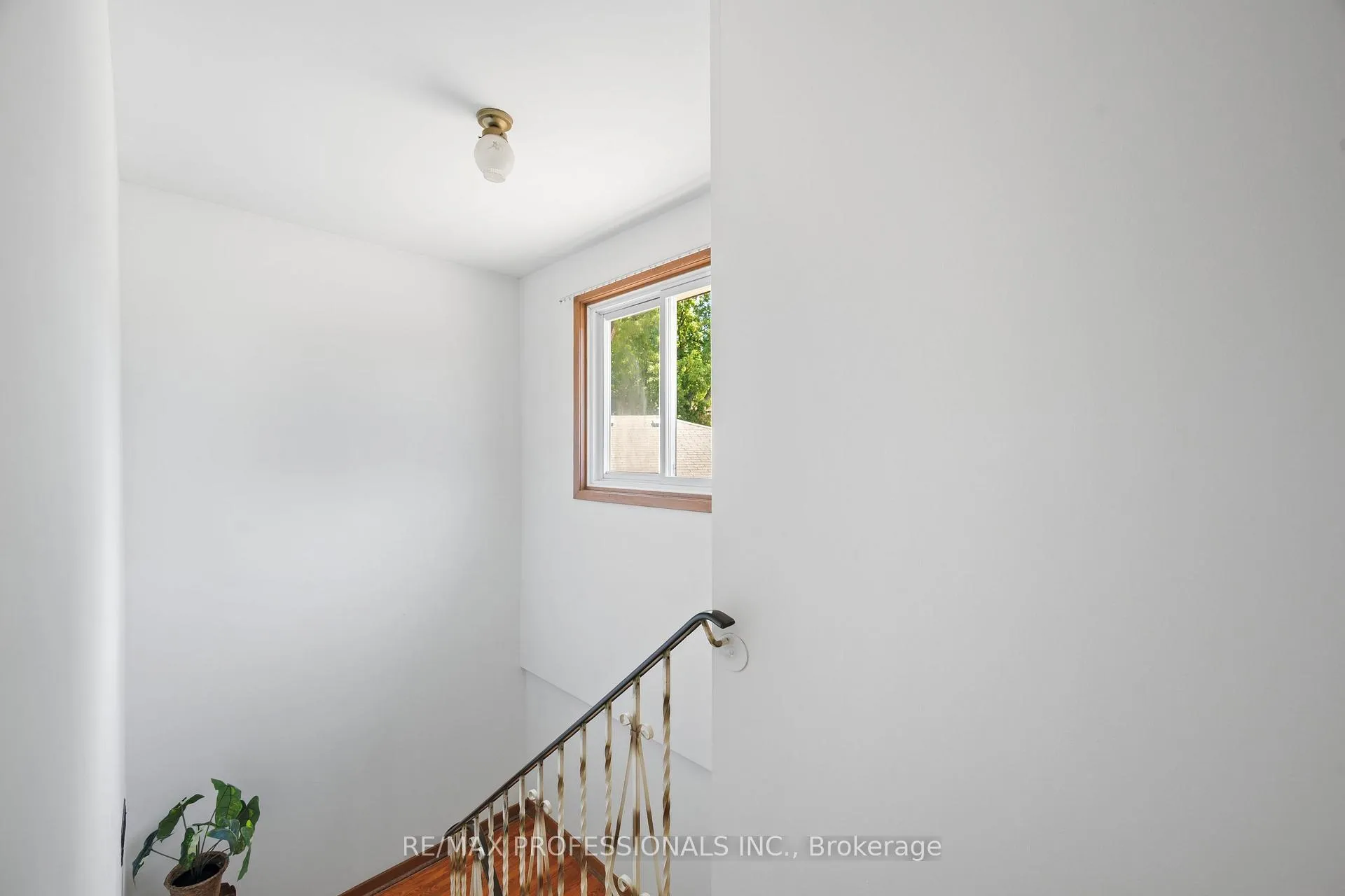 Photo 24 of 12 Ormskirk Court, Toronto, High Park-Swansea — HOMEH
