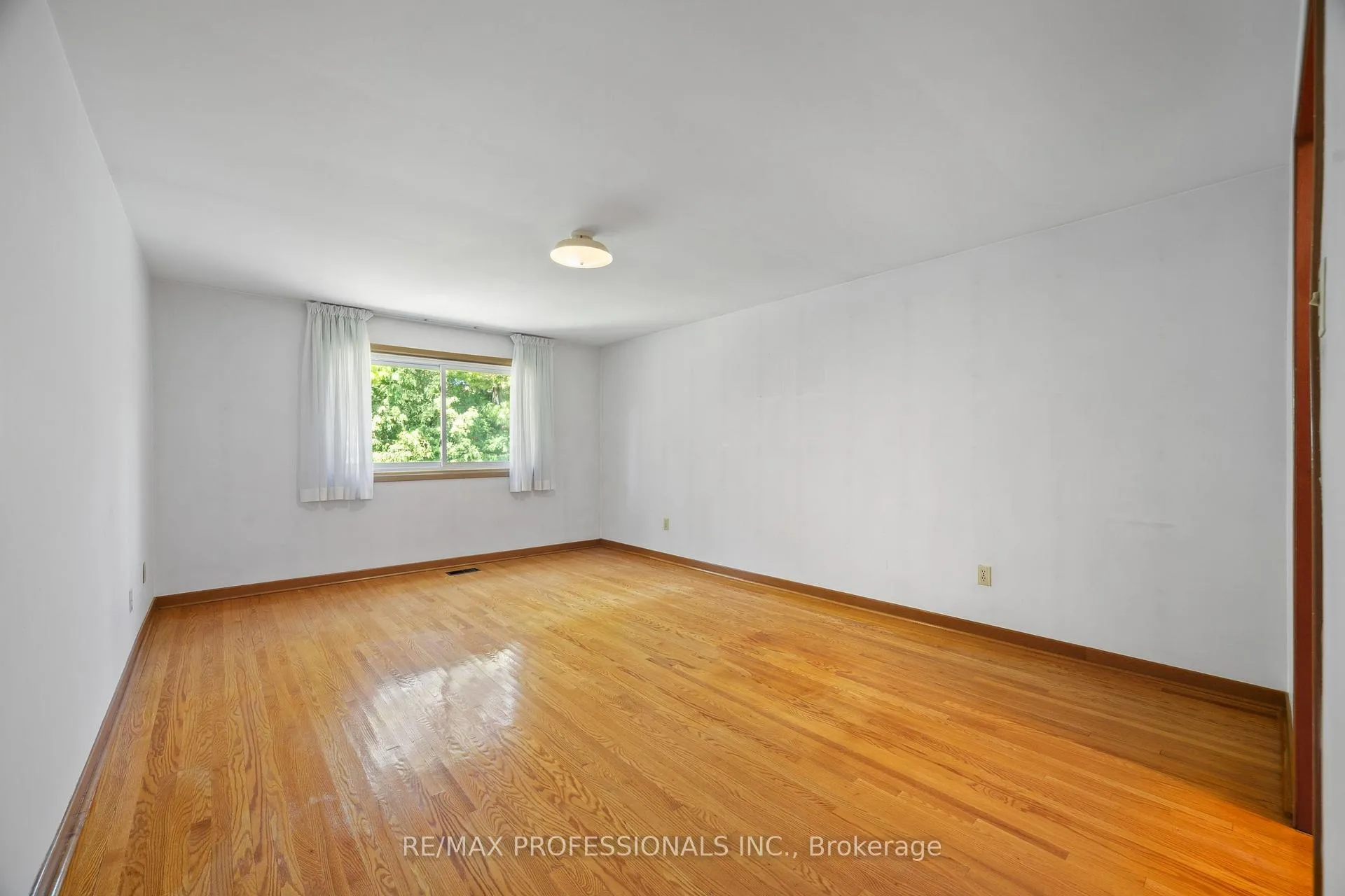 Photo 25 of 12 Ormskirk Court, Toronto, High Park-Swansea — HOMEH