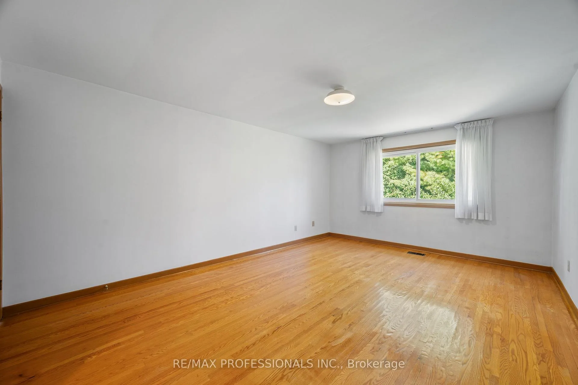 Photo 27 of 12 Ormskirk Court, Toronto, High Park-Swansea — HOMEH